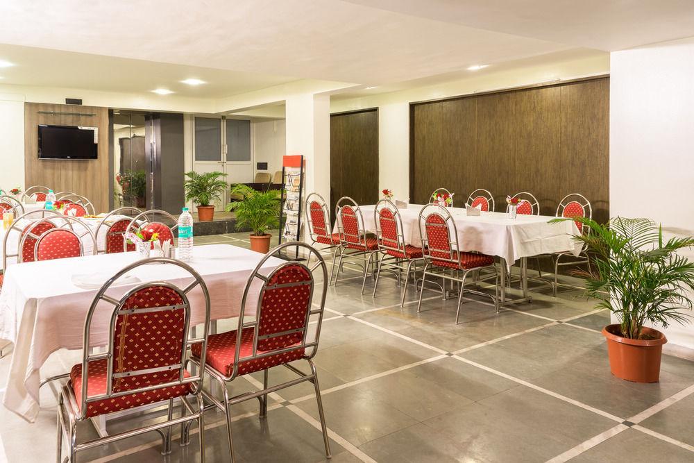 Treebo Trend Royal Kourt Aurangabad Hotell Exteriör bild