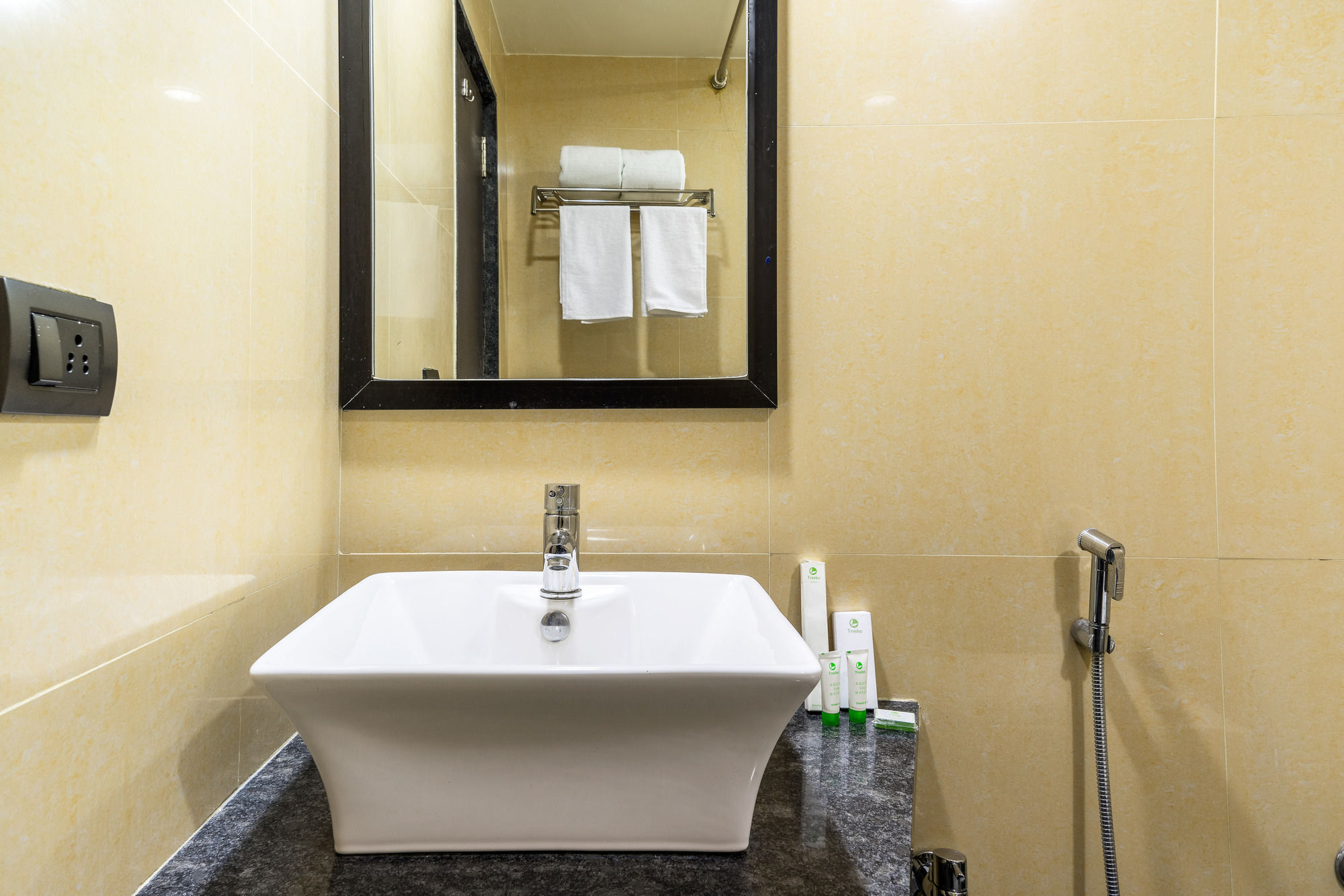 Treebo Trend Royal Kourt Aurangabad Hotell Exteriör bild